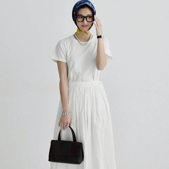 White t-shirt
