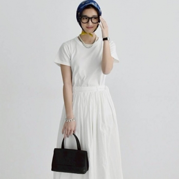White t-shirt